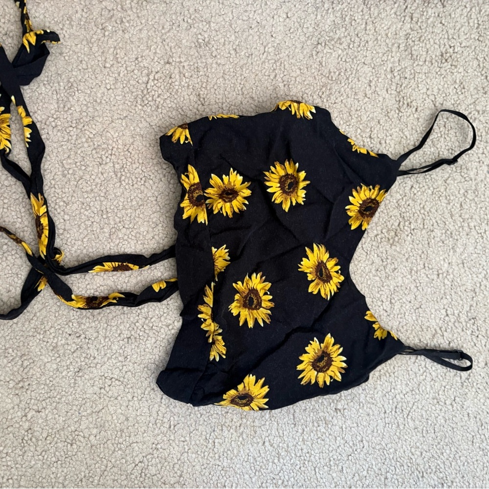 SHEIN Black and Yellow Sunflower Crop Top